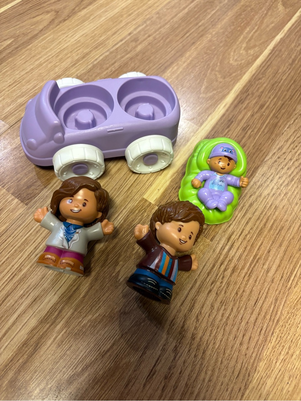 Fisher-Price little people Purple car mom dad and baby set